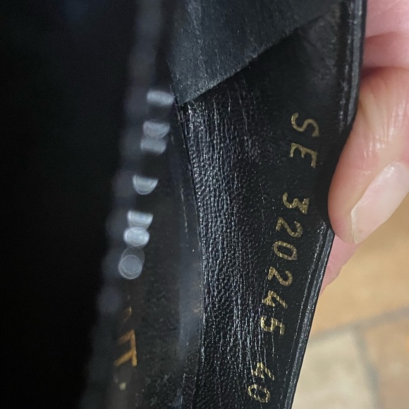 ♥️♥️ Saint Laurent Patent Leather Pumps
Black♥️♥️size 10 - Picture 7 of 7